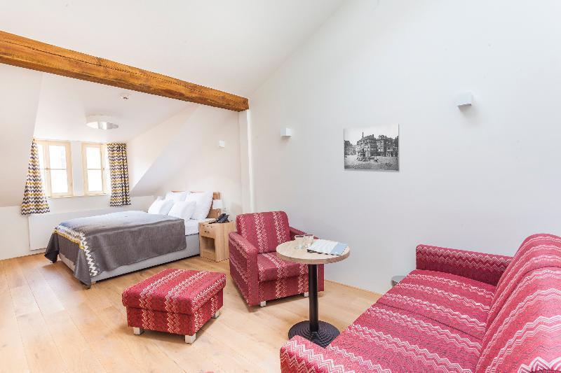 Hotel At the White Lily - image 5